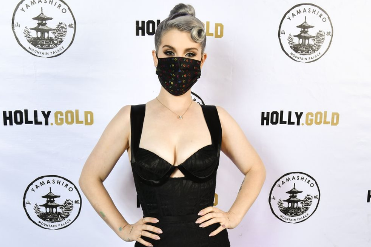 Ulang Tahun Ke-36, Kelly Osbourne Pamer Tubuh Langsing