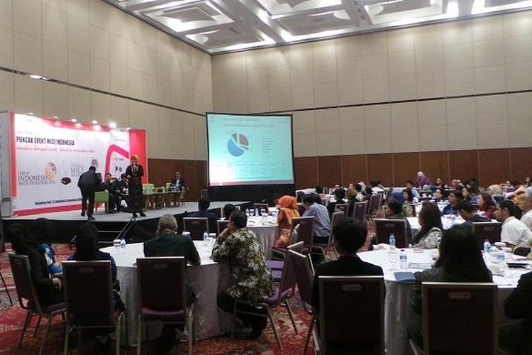 Acara 8th Indonesia Mice Outlook 2016 di Indonesia Convention Exhibition, Tangerang, Banten, Selasa (1/12/2015).