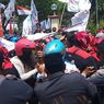 Aksi Unjuk Rasa Ratusan Buruh di Tuban Ricuh