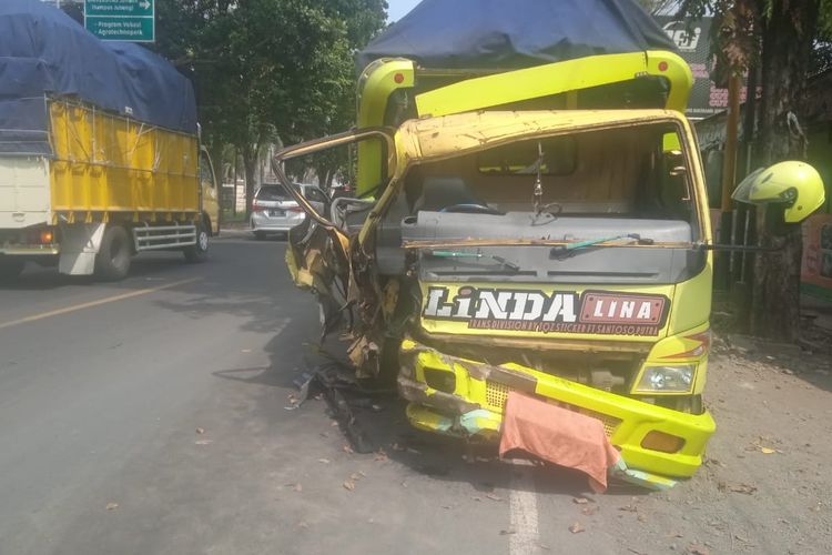 Truk yang mengalami kecelakaan beruntun di Kabupaten Jember Sabtu (25/5/2024)