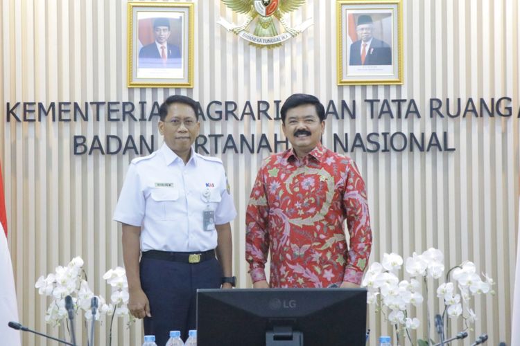 Direktur Utama PT Kereta Api Indonesia (Persero) Didiek Hartantyo melakukan pertemuan dengan Menteri Agraria dan Tata Ruang/Kepala Badan Pertanahan Nasional (ATR/BPN) Hadi Tjahjanto di Kantor Kementerian ATR/BPN, Jakarta pada Jumat (2/9).