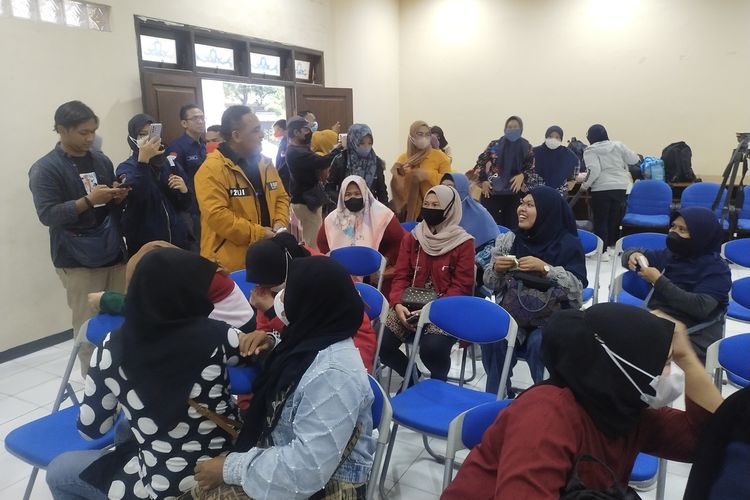 Para Pekerja Migran Indonesia Ilegal saat ditampung di shelter Kantor UPT-P2TKI Disnakertrans Jatim.