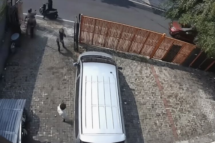 Pria di Jakbar Lawan Curanmor Bersenjata, Lempar Gelas saat Berupaya Pertahankan Motor