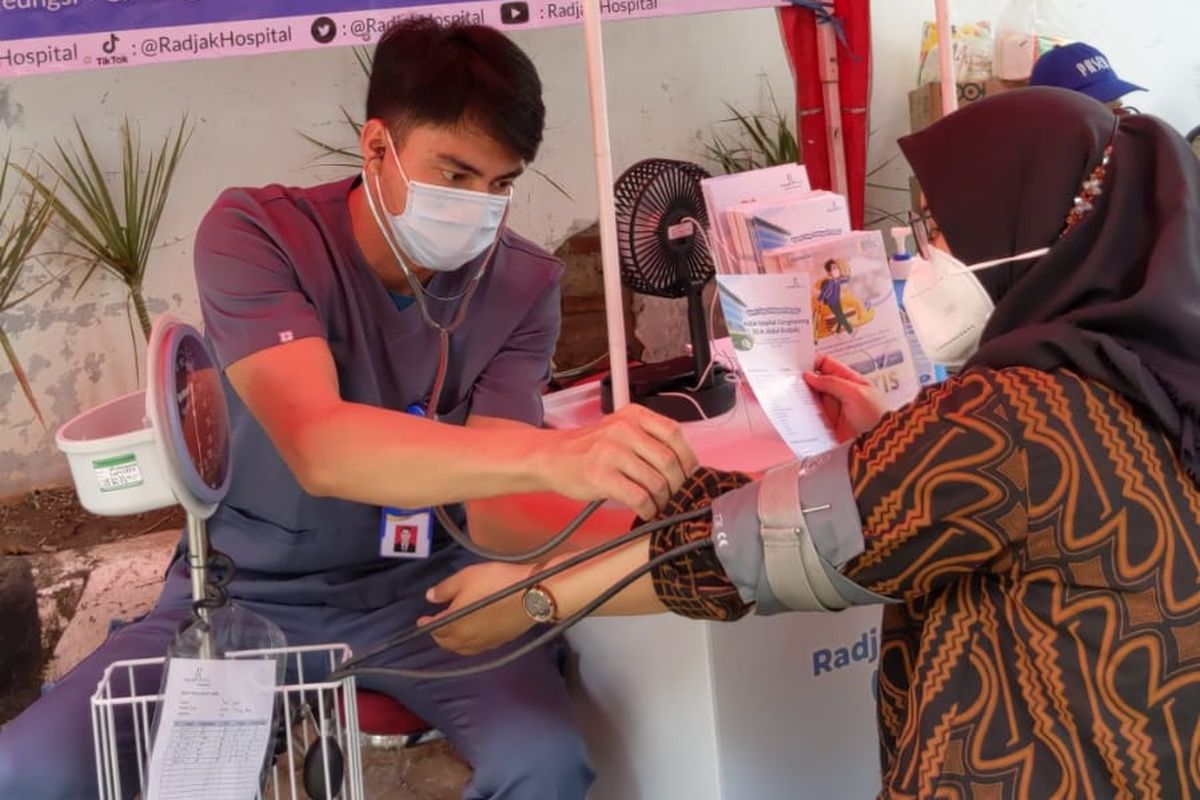 Radjak Hospital Cengkareng menggelar berbagai CSR (corporate social responsibility) guna ambil bagian dalam mengatasi masalah kesehatan di wilayah tersebut.