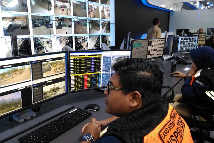 Airport Operation Control Center di Bandara Sultan Aji Muhammad Sulaiman, Balikpapan merupakan implementasi Smart Airport. Dirut PT Angkasa Pura 1 (Persero) Faik Fahmi meresmikan AOCC di Balikpapan pada Jumat (2/3/2018)