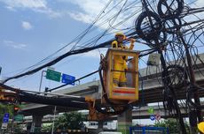 Pemkot Jaktim Tertibkan Kabel Semrawut di Pondok Kelapa