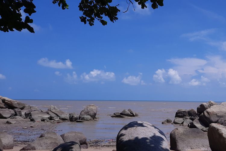 Pantai Tanjung Labun di Bangka Selatan.