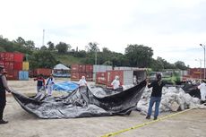Polisi Buru Pemilik Kontainer Berisi Bahan Kimia yang Jatuh di Pelabuhan Namlea ke Makassar