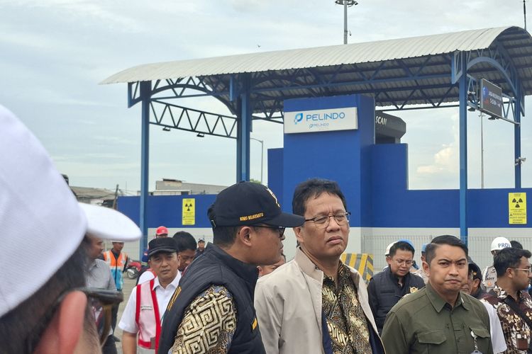 Menteri Keuangan Purbaya Yudhi Sadewa di di Buffer Area MTI NPCT 1, Jalan Terminal Kalibaru Raya, Cilincing, Jakarta Utara, Kamis (6/11/2025). 