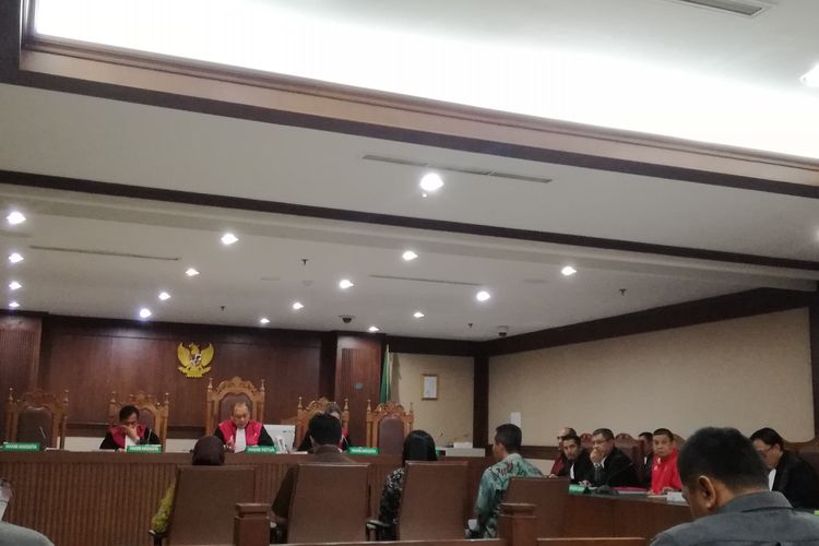 Sidang terdakwa Deputi IV Bidang Peningkatan Prestasi Olahraga Kemenpora Mulyana, pejabat pembuat komitmen (PPK) pada Kemenpora Adhi Purnomo dan Eko Triyanto di Pengadilan Tindak Pidana Korupsi, Jakarta, Kamis (27/6/2019). 