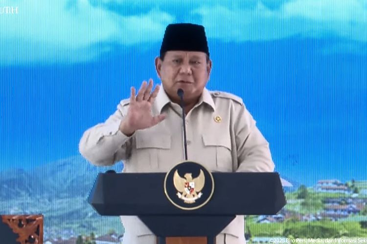 Presiden Prabowo Subianto menyampaikan sambutan dalam peluncuran Koperasi Desa Merah Putih di Klaten, Jawa Tengah, Senin (21/7/2025). 