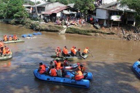 Daripada Demo, Mahasiswa Diajak Bersihkan Ciliwung