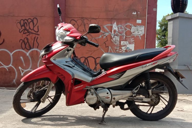 Cek Harga Bebek Matik Bekas Honda Revo AT dan Yamaha Lexam