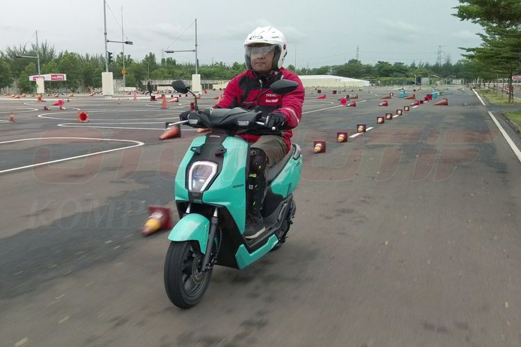 Test ride Honda Icon e: