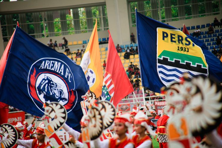 Bendera/logo Arema FC dan Persib Bandung. Terdekat, Arema FC dijadwalkan menghadapi Persib Bandung pada pekan ke-9 Liga 1 2022-2023. Laga Arema FC vs Persib akan dihelat di Stadion Kanjuruhan pada Minggu (11/9/2022).