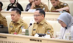 Mendagri Tito Pastikan Tak Ada Opsi Pemberhentian PPPK dan Honorer