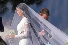 Kim Kardashian Kenakan Gaun Pengantin dari Givenchy 