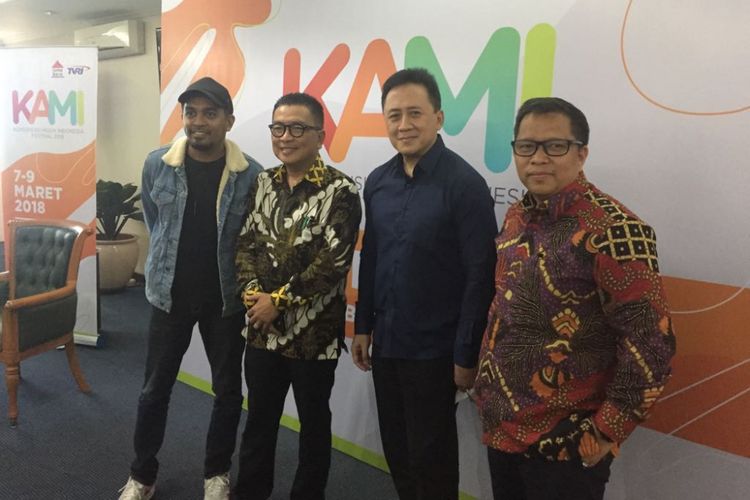 Ketua Komite KAMI Glenn Fredly, Kepada Bekref Triawan Munaf, dan Direktur Utama TRI Helmy Yahya dalam jumpa pers di Gedung TVRI, Senayan, Jakarta Pusat, Rabu (14/2/2018).