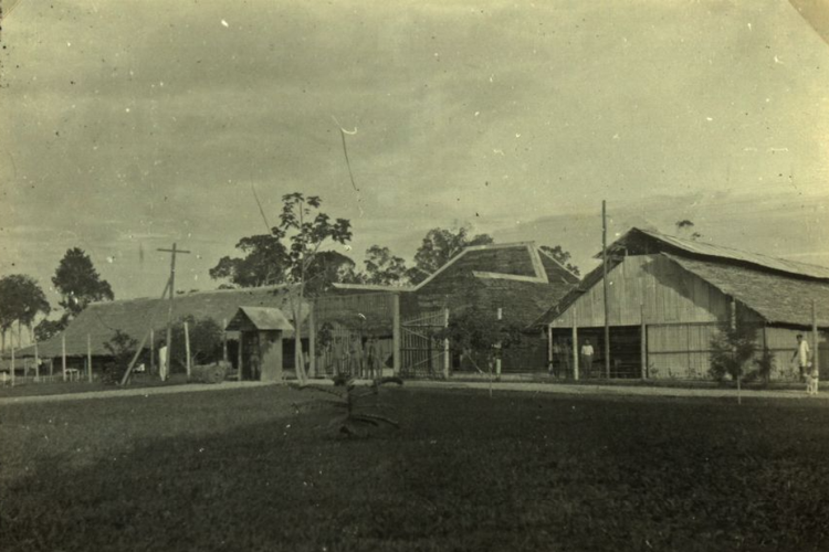 Barak kamp interniran Tanamerah (Digoel Atas) antara tahun 1930-1935