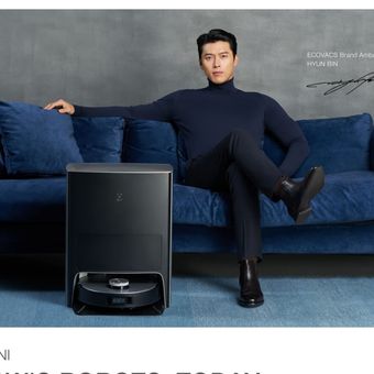Aktor Hyun Bin, brand ambassador Ecovacs Robotics, berpose bersama produk vacuum cleaner robot Deebot X1 Family. 