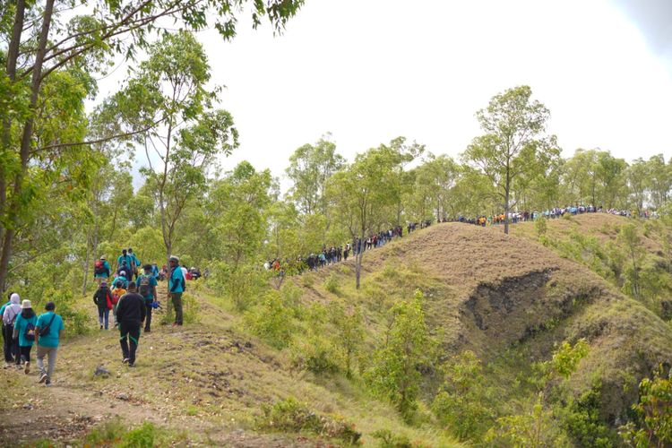 Wolobobo Mountain Walk yang diikuti lebih dari 300 peserta 