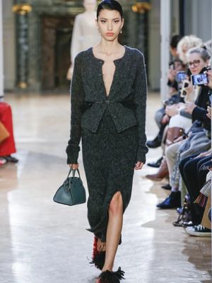 Eliza Rutson Pang, model asal Hong Kong ini merupakan wajah baru yang mencuri perhatian di Paris Fashion Week.