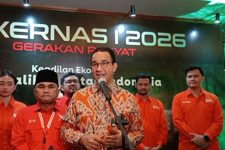  Mantan Gubernur DKI Jakarta sekaligus Anggota Kehormatan Ormas Gerakan Rakyat, Anies Baswedan saat memberikan keterangan usai pembukaan Rakernas I Gerakan Rakyat di Jakarta, Sabtu (17/1/2026).   