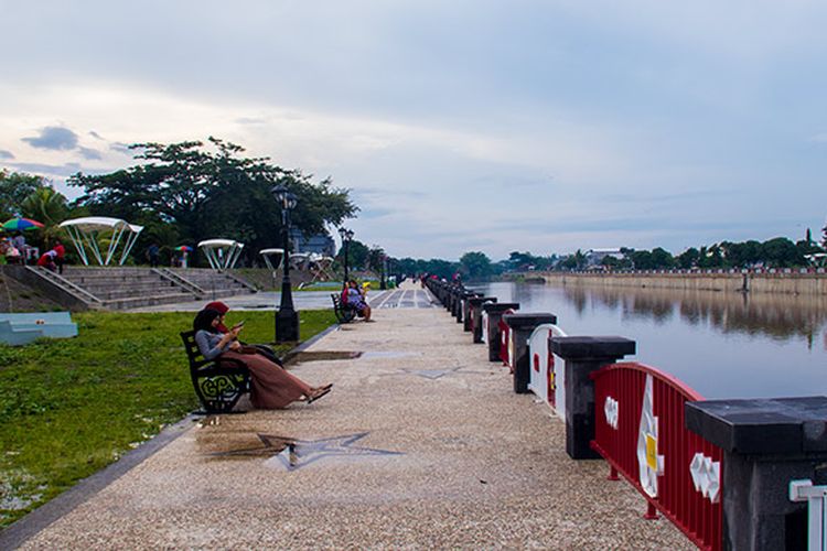 Taman Tirtonadi yang nyaman untuk bersantai.