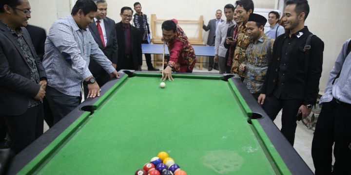 Menteri Pemuda dan Olahraga, Imam Nahrawi, saat mengunjungi asrama Indonesia di Kairo hari Selasa (7/11/2017). 