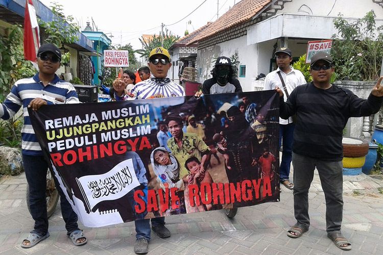 Warga Kecamatan Ujung Pangkah melakukan aksi peduli untuk Rohingya.