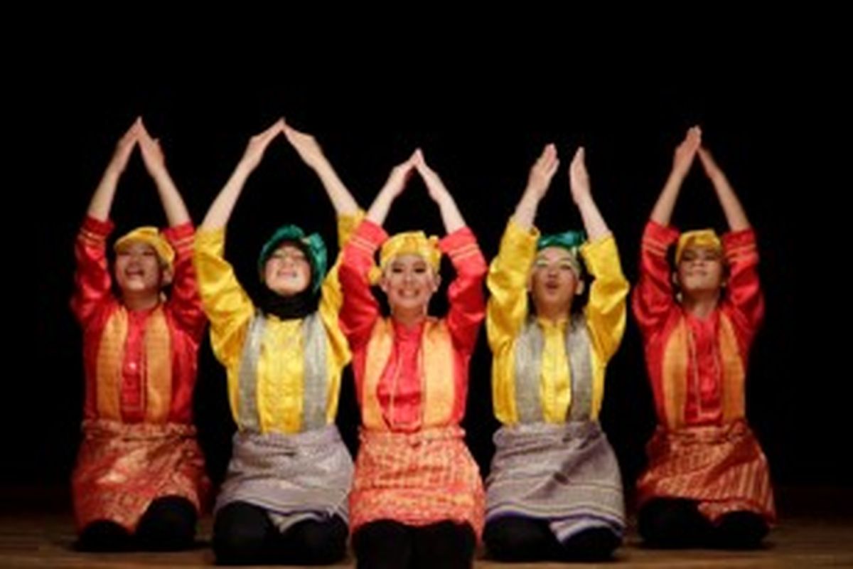 Tahun ini, kembali melalui Indonesia Week 2013, para mahasiswa Indonesia terbukti cakap mengemas budaya Indonesia. Indonesia Week menjadi identitas yang mudah diakui di Ritsumeikan APU, Beppu, Jepang, sebagai 