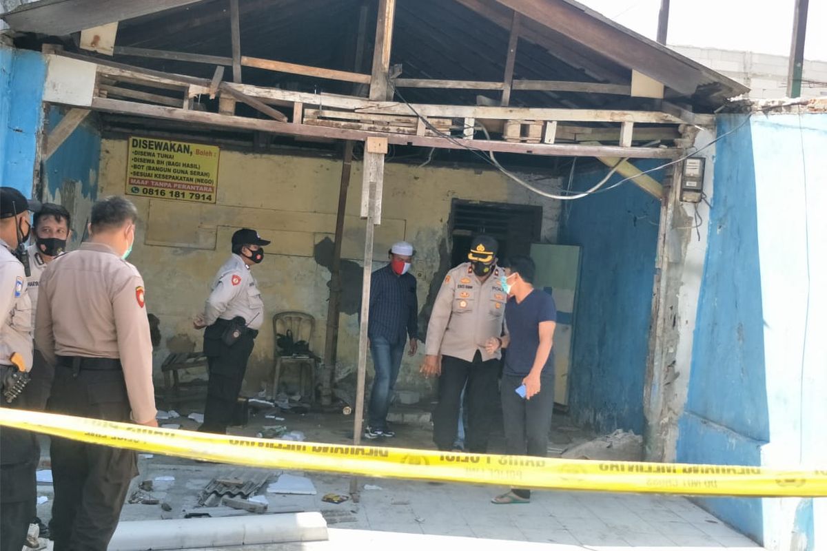 Seorang pria paruh baya ditemukan tewas terbakar di rumahnya di RT 14 RW 04 Kalibaru, Cilincing, Jakarta Utara pada Selasa (1/12/2020).