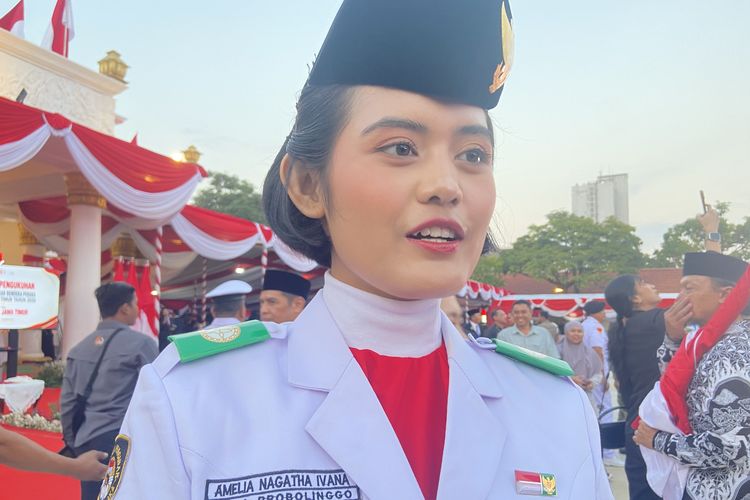 Sempat Minder soal Fisik, Siswi SMK Probolinggo Terpilih Jadi Pembawa Baki Paskibraka Jatim