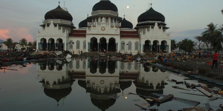 26 Desember 2004 Gempa Dan Tsunami Aceh Menimbulkan Duka Indonesia