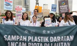 Peringati Hari Bumi, Komunitas Ingatkan Bahaya Sampah Plastik di Lautan