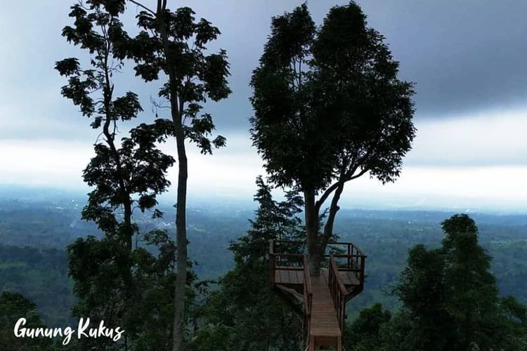 Gunung Kukus di kawasan Taman Nasional Gunung Rinjani, NTB.