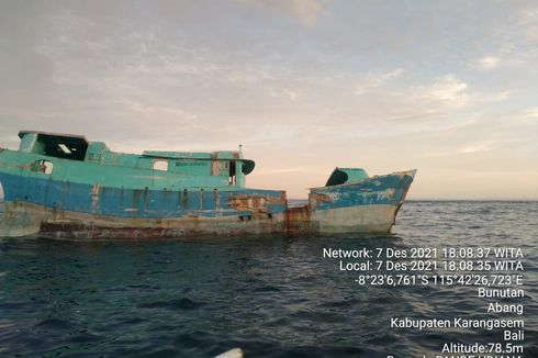 Kapal Ikan Tanpa Awak Terombang-ambing di Perairan Karangasem Bali, Diduga Terseret Gelombang Saat Cuaca Buruk