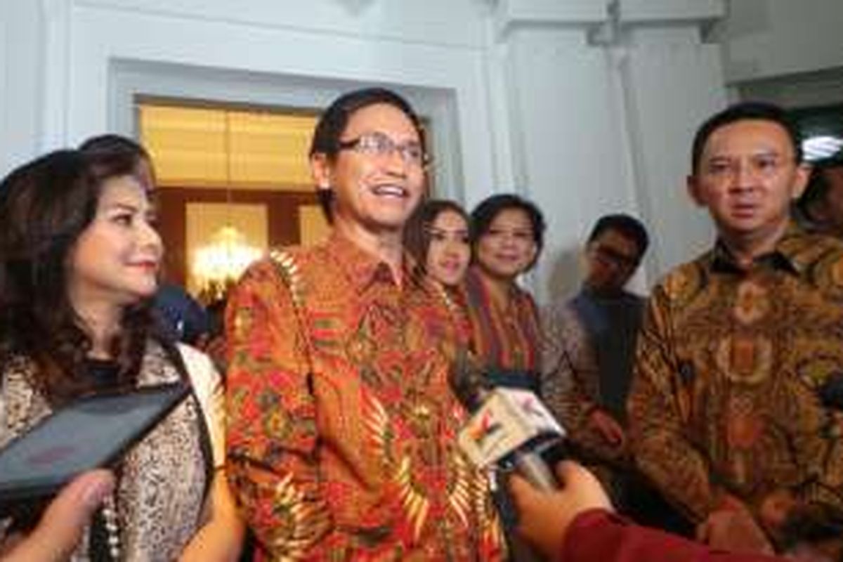 Gubernur DKI Jakarta Basuki Tjahaja Purnama bersama musisi Addie MS, Memes, serta artis Julia Perez. Mereka ditemui seusai jamuan makan malam bersama Ahok, di rumah dinas gubernur, Jalan Taman Suropati Nomor 7, Menteng, Jakarta Pusat, Selasa (29/3/2016). 