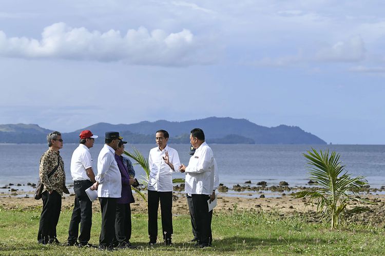 Presiden Joko Widodo melakukan kunjungan ke Kawasan Ekonomi Khusus Tanjung Pulisan, Likupang, Kabupaten Minahasa Utara, Sulawesi Utara, Kamis (4/7/2019).