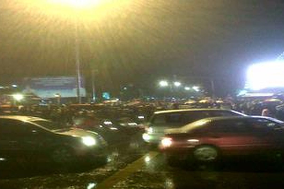 Car Free Night di Jalan Dago ramai dipaditi pengunjung, Senin (31/12/2012)