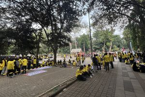 Massa BEM UI Batal Naik 24 Bus ke Bundaran HI, Sebut Sopir Tiba-tiba Batalkan Pesanan