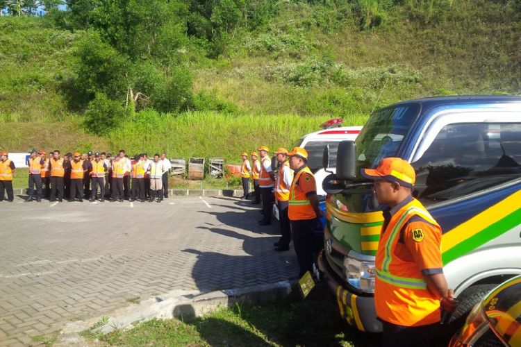 Gelar pasukan pengamanan arus lalu lintas Lebaran 2017, di Kantor Trans Marga Jateng   (TMJ) di Gerbang Tol Bawen, Kabupaten Semarang, Kamis (15/6/2017) siang.