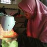 Belajar di Rumah, Siswa Disabilitas Buat Masker Kain untuk Disumbangkan