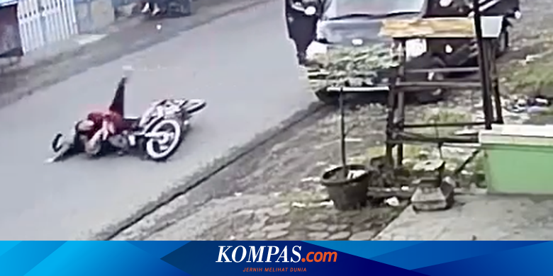 Video Kecelakaan Motor, Akibat Pengemudi Mobil Sembarang Buka Pintu - Kompas.com - Otomotif Kompas.com