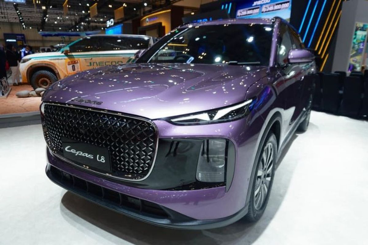 SUV PHEV premium LEPAS L8 menghadirkan perpaduan desain elegan, teknologi futuristik, dan pengalaman berkendara yang tenang serta berkelas. 