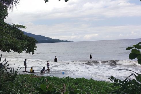 Berwisata sambil Menonton Pertunjukan Musik di Pantai Cepi Watu NTT