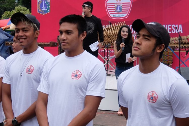 Atlet DKI, Gagarin Nathaniel Yus (tengah), Gde Siman Sudartawa (kiri) dan Adityastha Rai W (kanan)