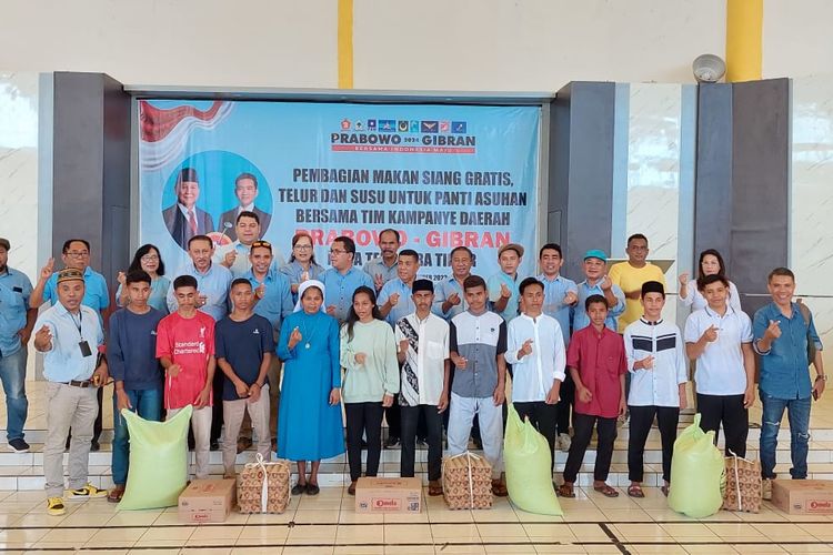 Tim Kampanye Daerah (TKD) capres dan cawapres nomor urut dua Prabowo-Gibran di Nusa Tenggara Timur (NTT), memberikan bantuan makanan tambahan untuk anak-anak stunting.