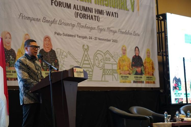 Koordinator Presidium Korps Alumni HMI (KAHMI) Doli Ahmad Kurnia saat memberikan sambutan pada pembukaan Munas ke V Forhati di Palu, Sulawesi Tengah, Kamis (24/11/2022). 
