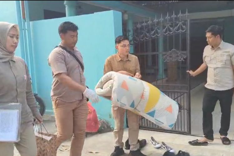 Geledah Ponpes Kiai Diduga Cabul di Ponorogo, Polisi Sita Kasur hingga Tisu